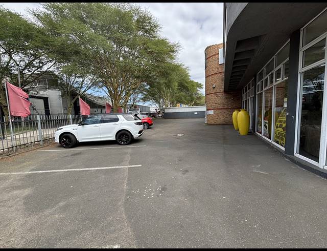 1,195M² RETAIL TO LET IN SPRINGFIELD